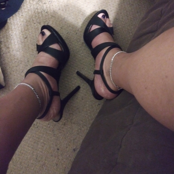 Meet your Posher, Alyssa - Picture 3 of 16